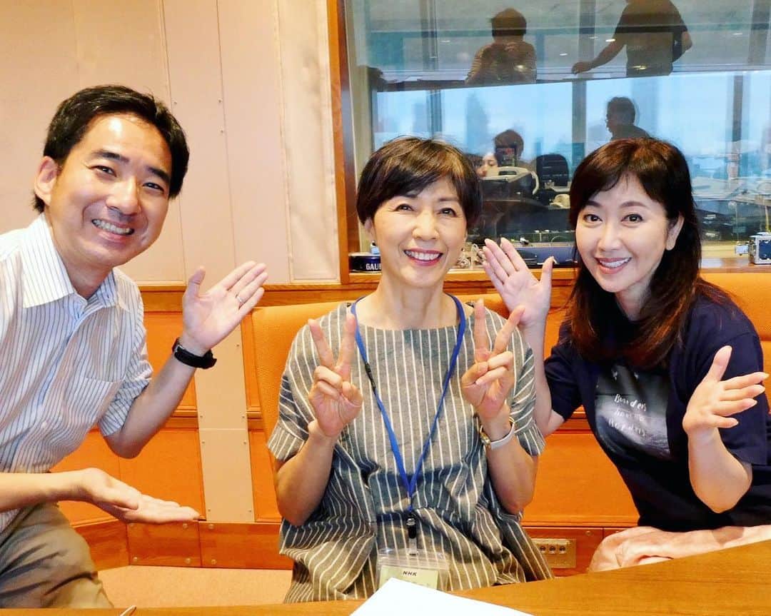 伍代夏子のインスタグラム：「NHKラジオ「ふんわり」📻 庄野真代さんをゲストにお迎えしてお送りしました。 イスタンブール… いつか行ってみたいな〜😌 お聴きいただいた皆サマ、沢山のメール、メッセージをありがとうございました😊 また来週〜👋 #nhkラジオ第1  #ふんわり  #生放送  #水曜日は早起き  #庄野真代 さん #稲垣秀人アナウンサー  #伍代夏子」