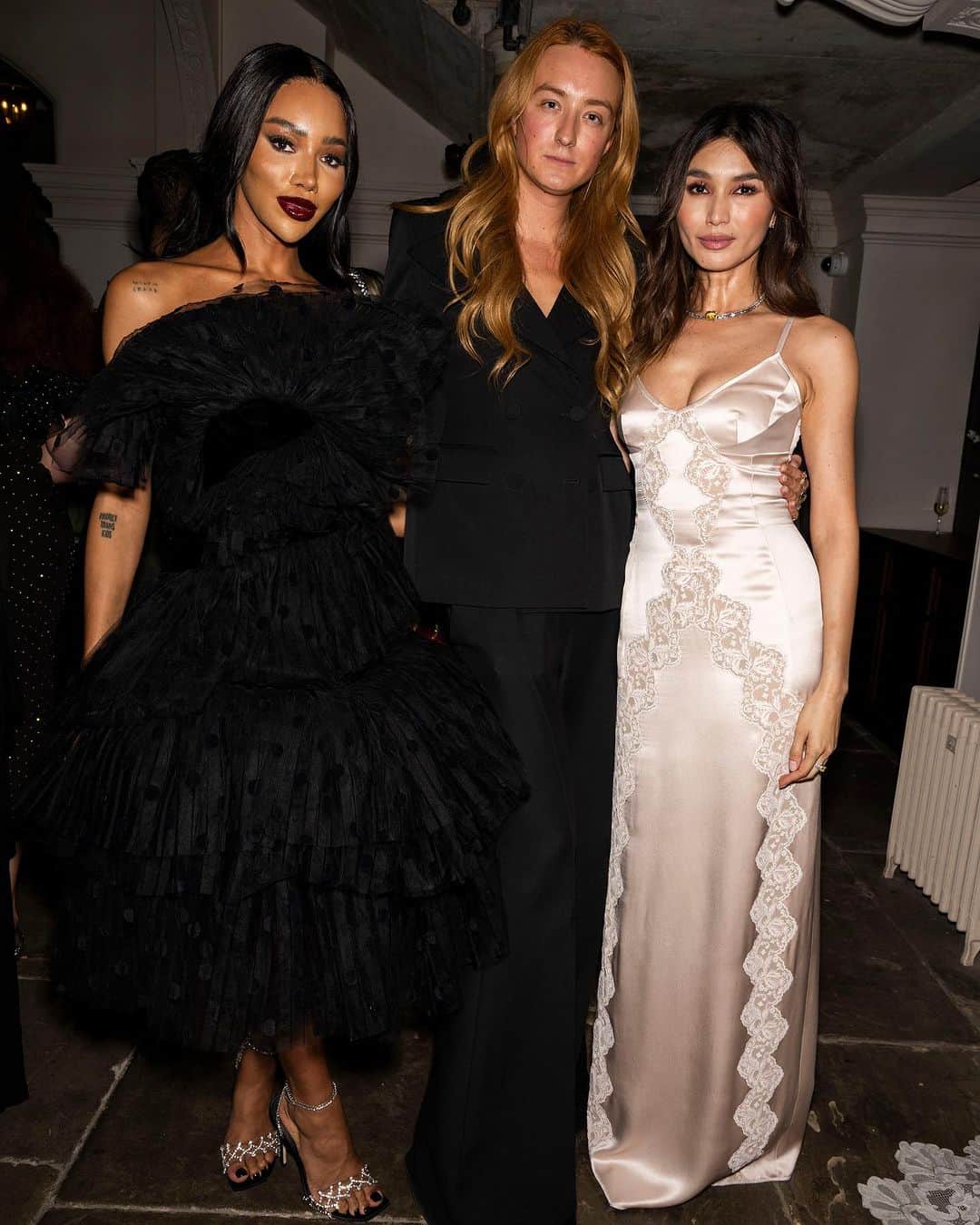 ELLE UKさんのインスタグラム写真 - (ELLE UKInstagram)「The ELLE Style Awards have returned after a six-year hiatus, and they were better than ever. The glitterati gathered at last night's event, which was held at the Old Sessions House in London in partnership with @tiffanyandco, to sip @moetchandon champagne, and rub shoulders with the creative cognoscenti.   #FlorencePugh, her Don’t Worry Darling co-star #GemmaChan, and #Lionesses team captain #LeahWilliamson were among the stars to attend the awards.  Unsurprisingly, this year’s ELLE Style Awards were a non-stop show of fashion exposition and heartfelt speeches as the winners took to the stage to accept their prizes. At the link in our bio are some of the best moments you might have missed.  Photography by @jasonlloydevans」9月7日 0時30分 - elleuk