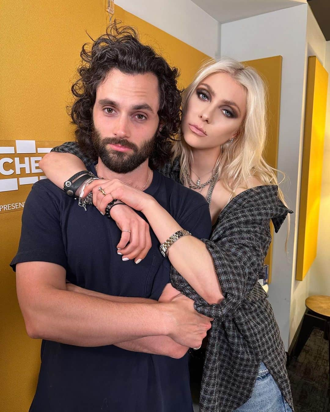 ペン・バッジリーのインスタグラム：「@taylormomsen has been all grown up for a long time, but I’ve barely seen her. Back in June, before the SAG-AFTRA strike, we reconnected for a conversation on @podcrushed that left me feeling so wholesome. She’s thriving, and refining her lifelong craft as a musician. I’m so happy for you, Taylor. 💜💜」