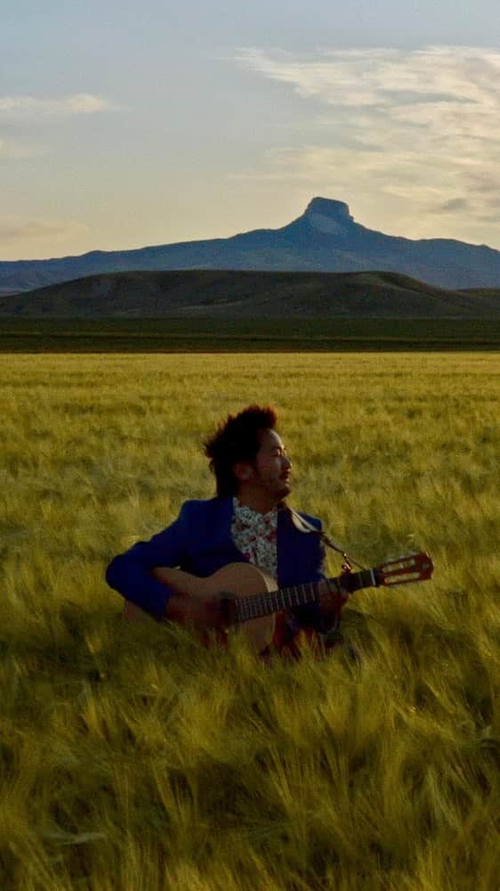 Kishi Bashiのインスタグラム：「In A SONG FILM BY KISHI BASHI: “OMOIYARI,” the acclaimed musician K Ishibashi (@Kishi_bashi) and filmmaker @jtaylorsmith take us on a powerful musical journey through a dark chapter of American history. See this genre breaking, artistic exploration in theaters October 6. #Omoiyari」