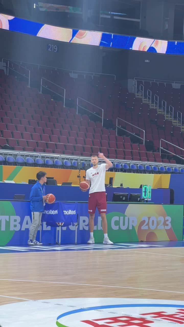 ボストン・セルティックスのインスタグラム：「KP’s got tricks nbd 👀  (🎥: @mikusks)」