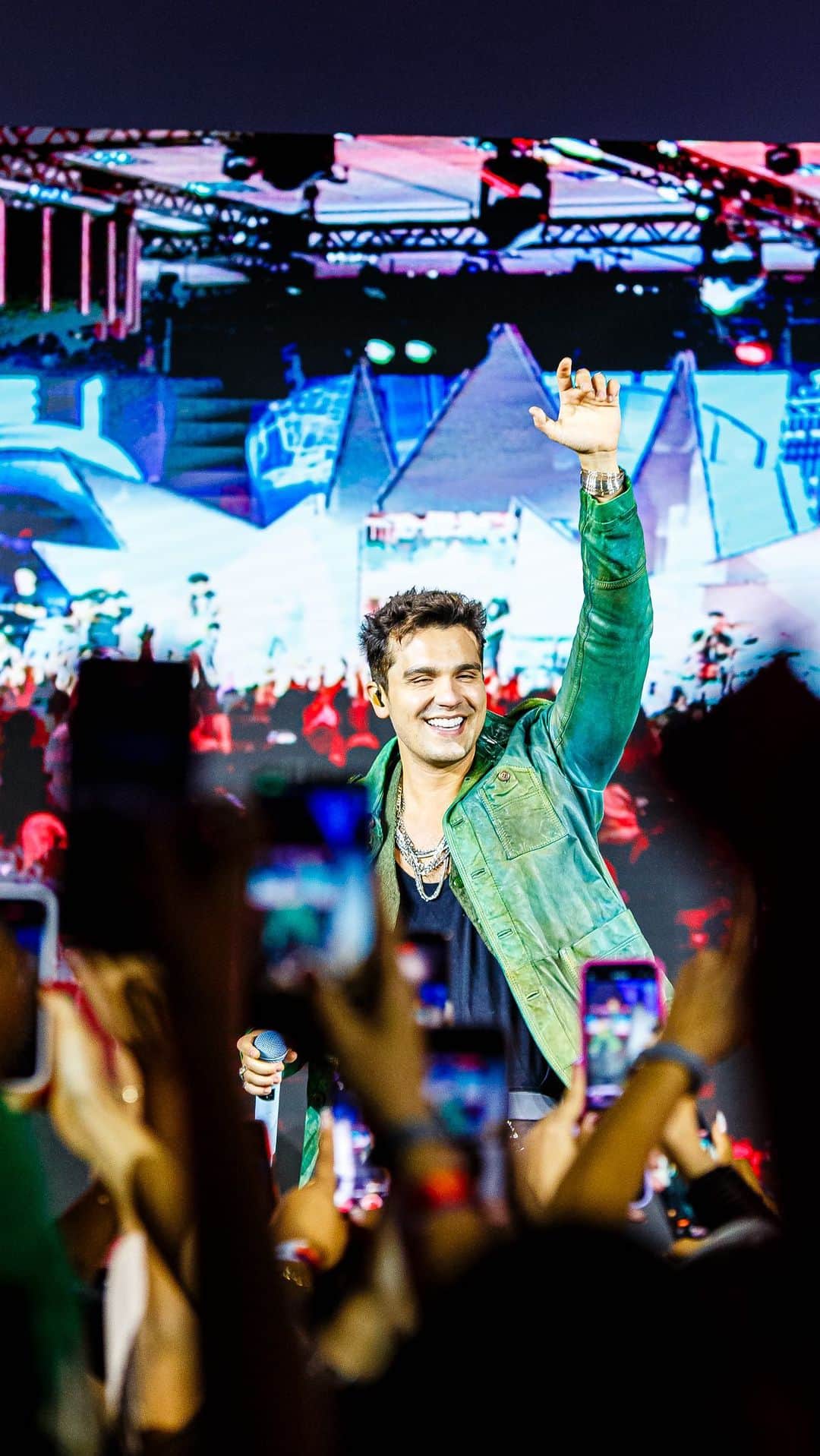 ルアン・サンタナのインスタグラム：「quem é a pessoa mais fiel que você conhece??   #luancity #ambienteerrado」