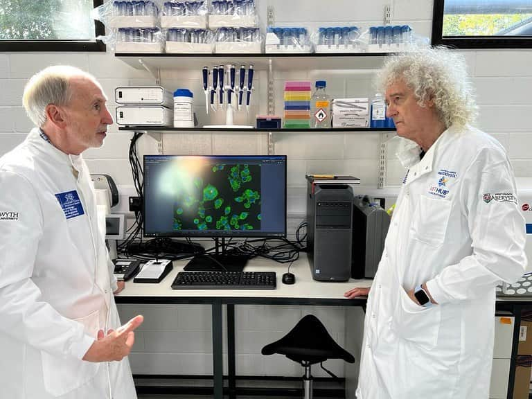 ブライアン・メイさんのインスタグラム写真 - (ブライアン・メイInstagram)「Ha ! No - we’re not trying to be astronauts ! This is the requisite gear for working in the laboratories of APHA, here at Aberystwyth University.  This is one of the highest level research centres in the world for disease control.  This man is prof Glyn Hewinson, an acknowledged leader in the fight, behind the scenes, against the bovine TB pathogen - known as M.Bovid - the “M” standing for Mycobacterium - and extraordinarily wily organism which so far has outwitted mankind.  It was Glyn who invited me here today to speak to an audience of mostly very unhappy Welsh Farmers. I’m here to try to help - armed with the experience of 10 years battling the disease at Gatcombe Farm in Devon.  Our views are VERY different from those of the Powers That Be In farming.  Wish me luck.  I believe we have the solution everyone needs.  It’s a long way from guitar playing !!! Cheers - Bri」9月7日 1時04分 - brianmayforreal