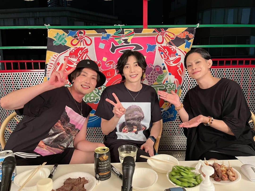 染谷俊之のインスタグラム：「月下美人☆ ご視聴ありがとうございました😊 ただの酔っ払いの集まりでしたね笑 ただとても楽しかったです！！」