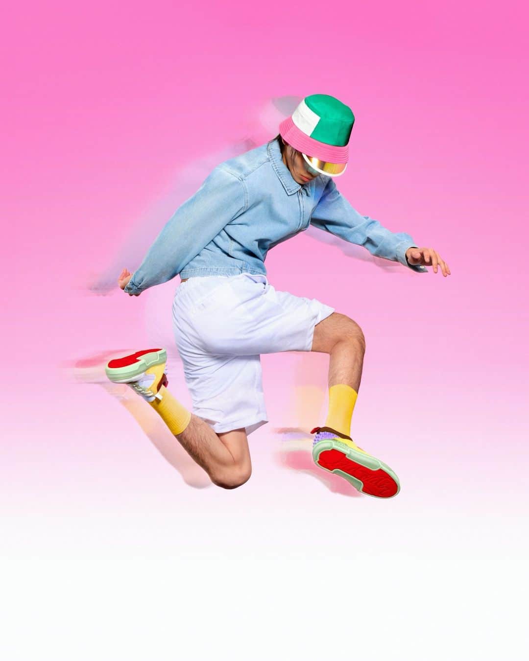 クリスチャンルブタンさんのインスタグラム写真 - (クリスチャンルブタンInstagram)「Make moves with the new Astroloubi sneaker, now available in store and online.   Photo by @DefinitelyExtra #ChristianLouboutin」9月7日 0時59分 - louboutinworld