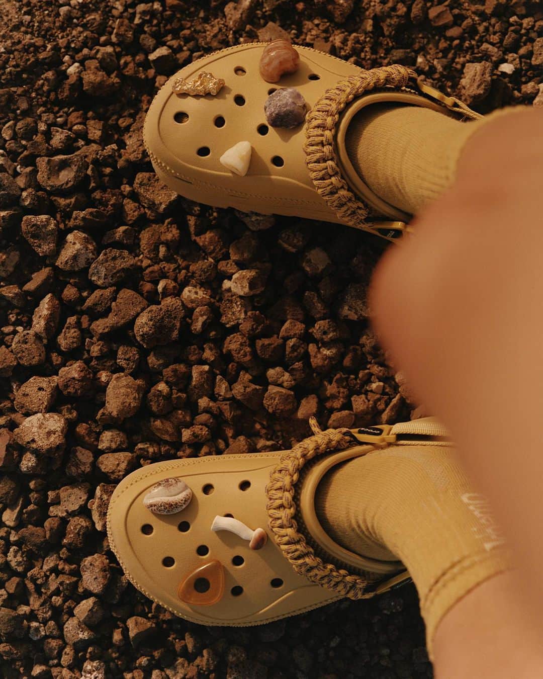 クロックス（crocs）さんのインスタグラム写真 - (クロックス（crocs）Instagram)「Aries x Crocs Hiker Clog  本日9.7リリース、数量限定。  atmos、GR8、Mita Sneakers、 UPTOWN Deluxeにて販売予定。」9月7日 11時53分 - crocsjp