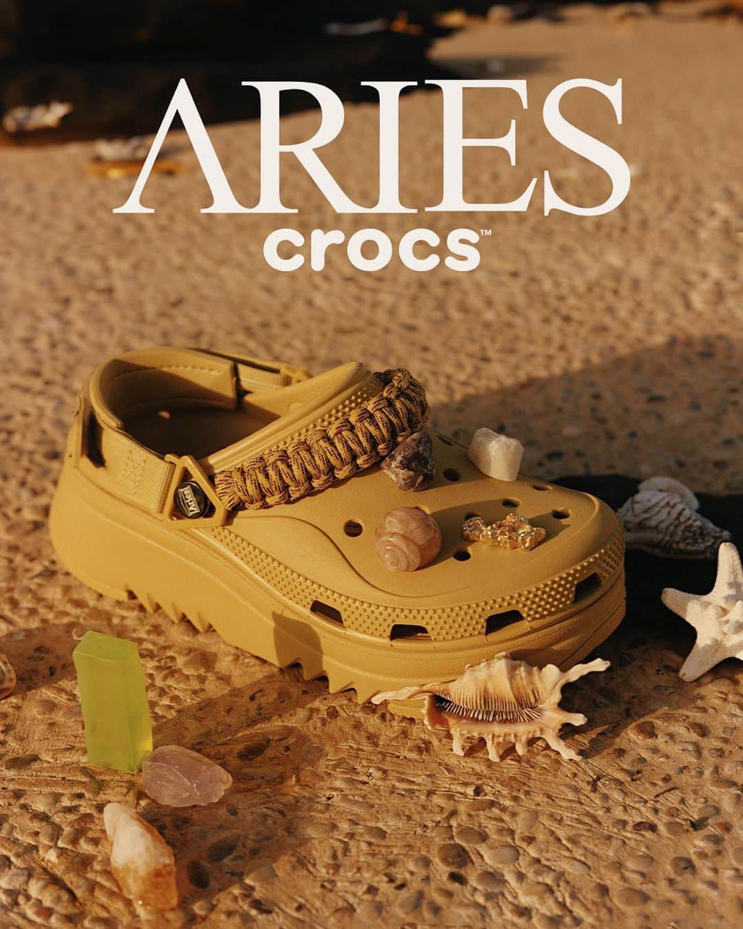 クロックス（crocs）さんのインスタグラム写真 - (クロックス（crocs）Instagram)「Aries x Crocs Hiker Clog  本日9.7リリース、数量限定。  atmos、GR8、Mita Sneakers、 UPTOWN Deluxeにて販売予定。」9月7日 11時53分 - crocsjp