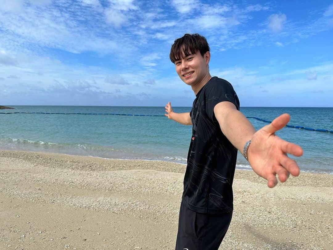 髙橋藍さんのインスタグラム写真 - (髙橋藍Instagram)「沖縄最高🏝 疲れも吹っ飛ぶぐらい海が綺麗！  朝から散歩してきました！」9月7日 10時26分 - ran.volleyball0902