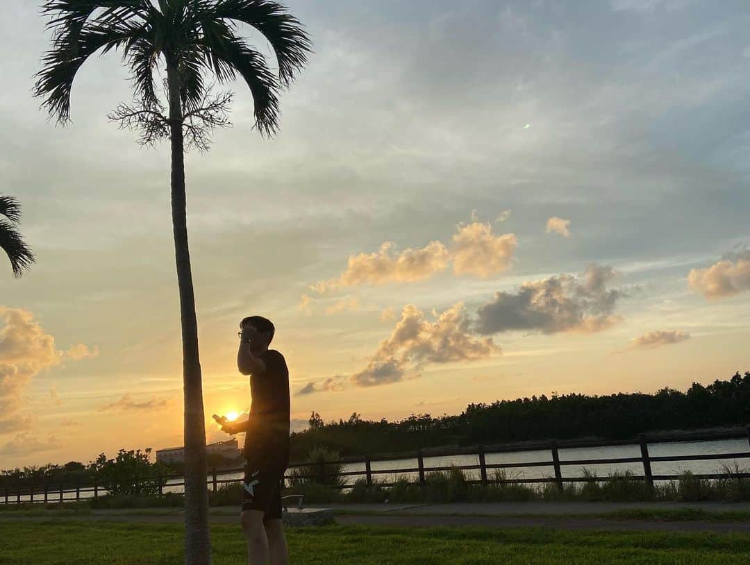 髙橋藍さんのインスタグラム写真 - (髙橋藍Instagram)「沖縄最高🏝 疲れも吹っ飛ぶぐらい海が綺麗！  朝から散歩してきました！」9月7日 10時26分 - ran.volleyball0902