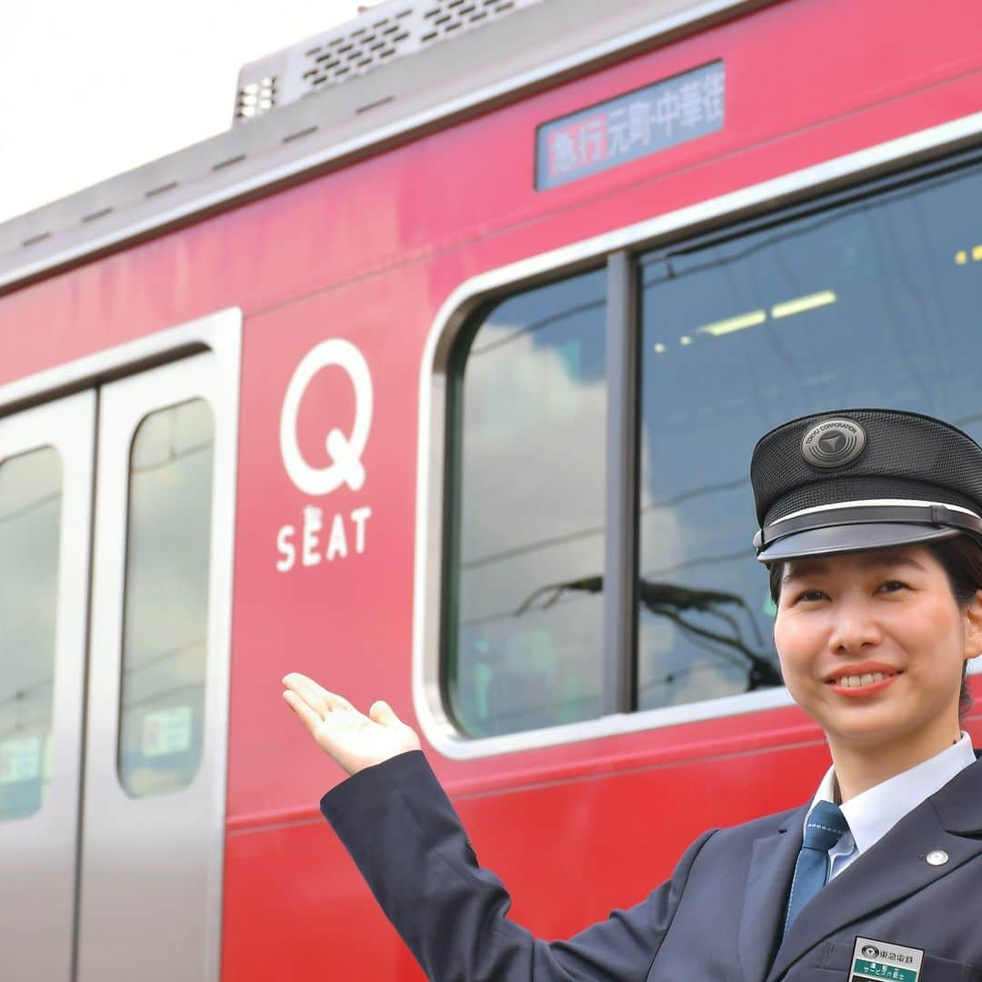 東急電鉄のインスタグラム：「.  【東横線Ｑ ＳＥＡＴをよろしくお願いします】  ２０２３年８月１０日に東横線で、有料座席指定サービス「Ｑ ＳＥＡＴ」がデビューしました。 平日の夜に渋谷駅を発車する、一部の急行元町・中華街行き４・５号車でご利用いただけます（横浜駅以降はフリー乗降区間）。  座席は、2人掛けの「クロスシート」タイプ※です。 ※一部座席除く  車内では、フリーｗｉｆｉ、電源コンセント、カップホルダー（一部座席除く）もご利用いただけます。  ゆったりとした車内環境「Ｑ ＳＥＡＴ」のご利用お待ちしております。  #東急電鉄 #東横線 #東急線 #QSEAT #QＳＥＡＴ #Qシート #フリーwifi #5050系 #5050系4000番台 #急行 #通勤時間どう使う？」