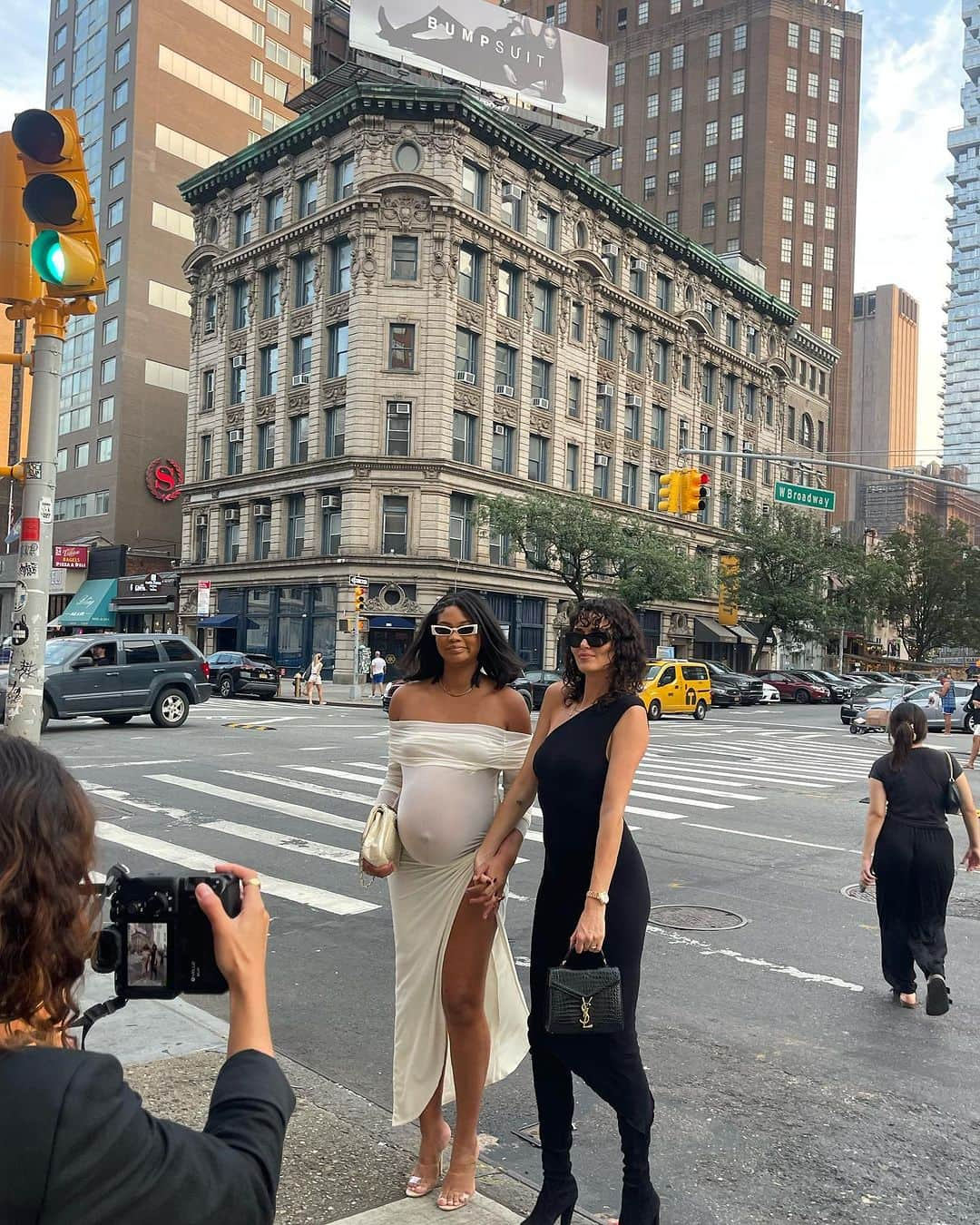 ニコール・トルンフィオさんのインスタグラム写真 - (ニコール・トルンフィオInstagram)「Our first #bumpsuitICON @chaneliman is all over NYC right now for our latest @bumpsuit campaign and I couldn’t be more proud. #amplifymothers #amplifywomen (Chanel is wearing our newest collection, coming soon 🖤)」9月7日 10時40分 - nictrunfio