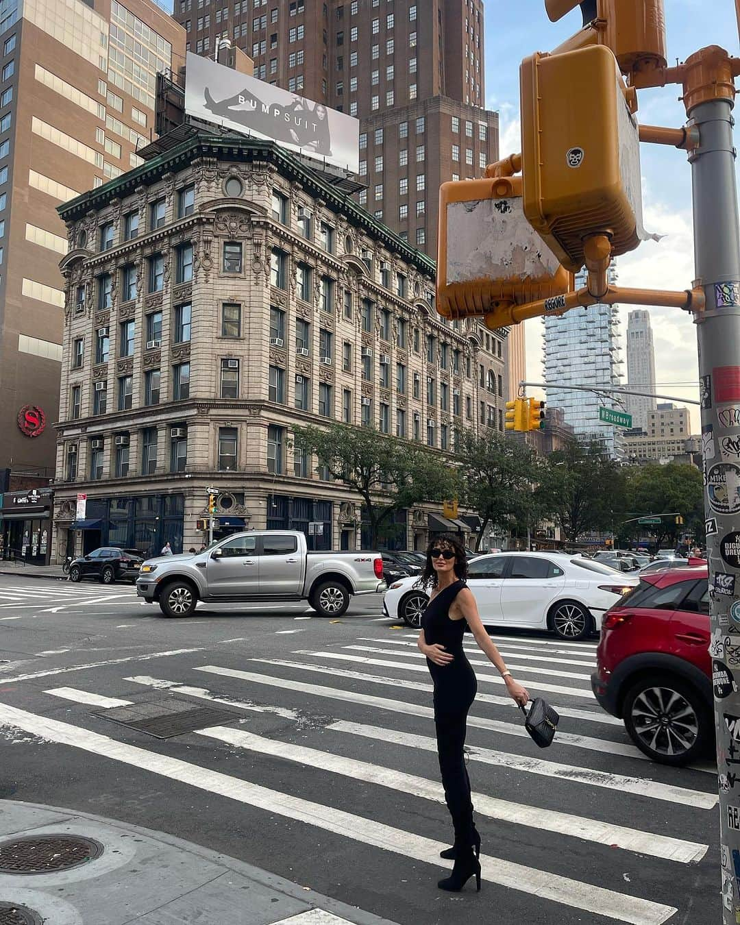 ニコール・トルンフィオさんのインスタグラム写真 - (ニコール・トルンフィオInstagram)「Our first #bumpsuitICON @chaneliman is all over NYC right now for our latest @bumpsuit campaign and I couldn’t be more proud. #amplifymothers #amplifywomen (Chanel is wearing our newest collection, coming soon 🖤)」9月7日 10時40分 - nictrunfio