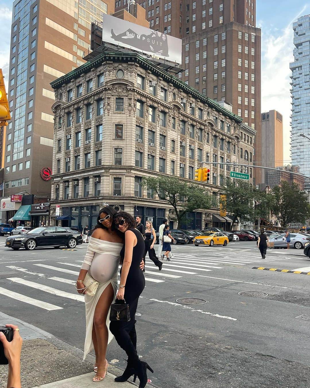 ニコール・トルンフィオのインスタグラム：「Our first #bumpsuitICON @chaneliman is all over NYC right now for our latest @bumpsuit campaign and I couldn’t be more proud. #amplifymothers #amplifywomen (Chanel is wearing our newest collection, coming soon 🖤)」