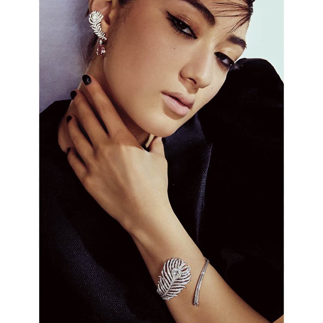 commons&senseのインスタグラム：「. commons&sense EX. ISSUE05 BOUCHERON out on September 13th, 2023! #BOUCHERON @boucheron   photos Yume Ippei fashion @nao_now  hair @takayukishibata  make up @sadaito  model @annaayaofficial」