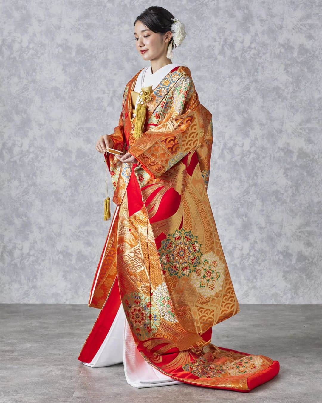 和婚スタイルさんのインスタグラム写真 - (和婚スタイルInstagram)「スタッフも息を呑むほど美しい着物が沢山入ってきております👘  . 新作衣装を秋挙式や撮影で着たい！というお客様は、お早めにご相談会へお越しくださいませ🤗  . 【日本の美しい結婚式を紡ぐ】 @wakonstyle  −−−−−−−−−−−−−−− #和婚スタイル  #和婚スタイル花嫁 #神社  #神前式 #仏前式 #色打掛好き #色打掛コーデ #色打掛花嫁 #和装コーデ #秋挙式 #2023秋婚 #2023冬婚  #2024春婚 #花嫁  #新郎 #ウェディング #結婚式  #和装 #着物  #結婚式コーデ  #和装婚  #前撮り  #後撮り #和装前撮り #神社挙式 #白無垢 #色打掛 #引振袖」9月7日 11時12分 - wakonstyle