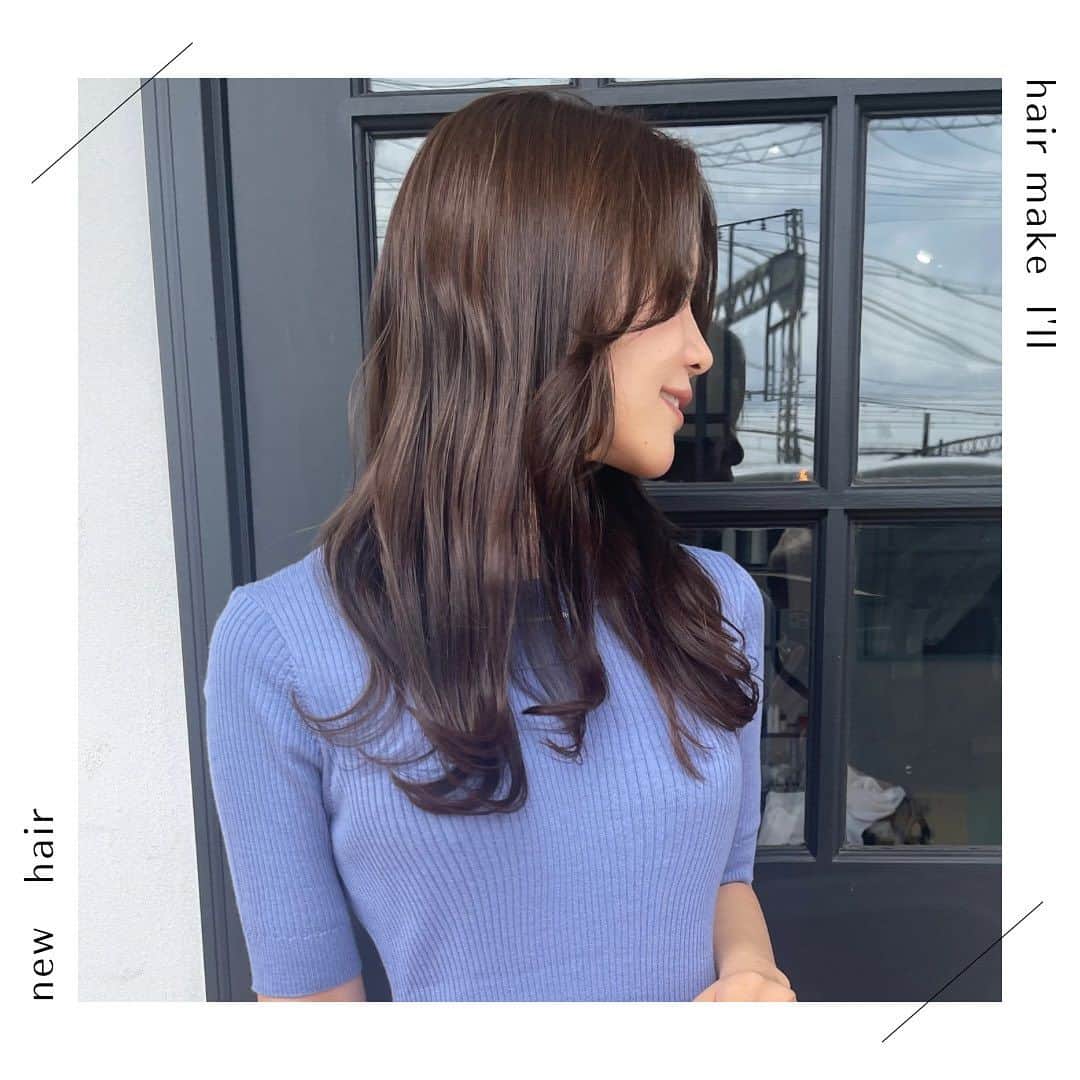 橋本実花のインスタグラム：「自然光📷  艶々髪の毛は💇‍♀️ ここで作ってもらってます♡ @ill.hair.make   おうちケアは このお店オリジナルの ヘアミストを愛用してます♡  ほんっとに良い！これ！笑笑  PRとかじゃなくて 超ギャルのブリーチハワイ好き時代から (今もハワイ大好き)  ずっと髪の毛のお世話 見てもらってる美容師さん😂👍笑  予約出来ないとき しぶしぶ違うサロン行くんだけど やっぱ竹内さんなんだよな、、🥹♡  竹内さん家の近所にも お店出してください(切実)  #育髪 #関西美容室  #奈良美容室 #大阪美容室 #美容師」