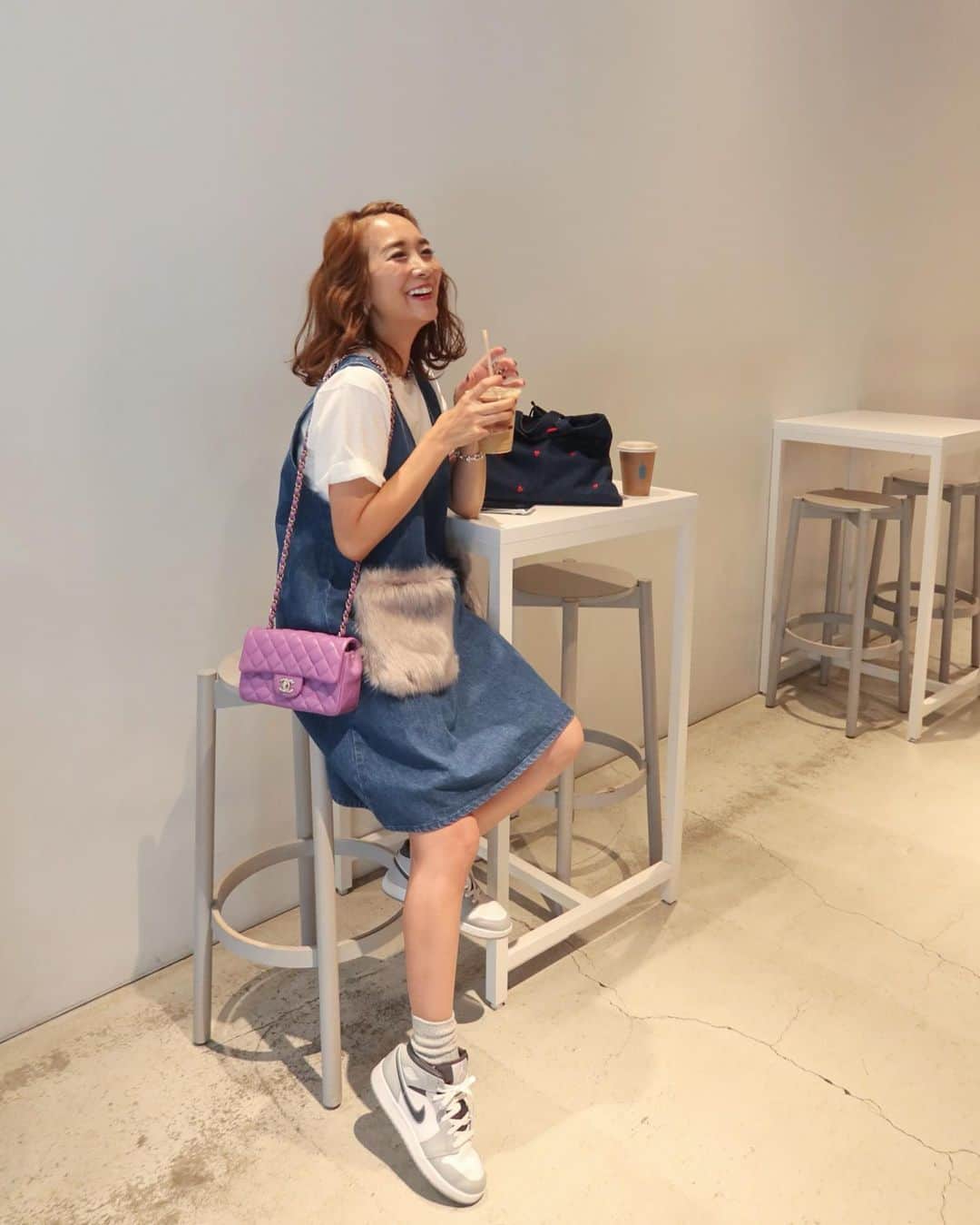 Mai Wakimizuのインスタグラム：「ここ数日一気に涼しくて夏が終わった感。寂しいけど秋冬fashionが楽しめる時期が来たんだと思うと心躍る＼(^o^)／今日の私服はTシャツ×ファー♡この組み合わせはまさに今が最高のタイミング♡ jumperskirt:#linkable @linkable_official(今夜20:00発売)」