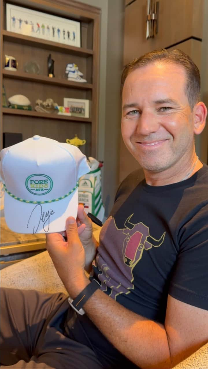 セルヒオ・ガルシアのインスタグラム：「Last chance to win! Join us to help communities and care FORE Kids. Follow @forekids_atx and tag two golf buddies for the opportunity to win an autographed @imperialhats   Your tags, likes and shares help make a difference! 💚⛳️」