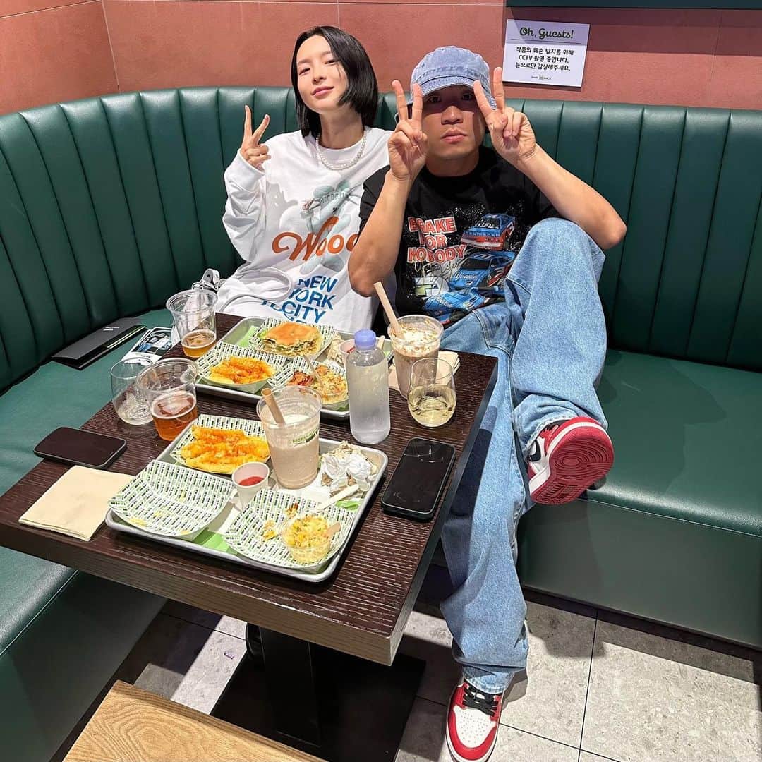 ゲコのインスタグラム：「외출 📸👫」