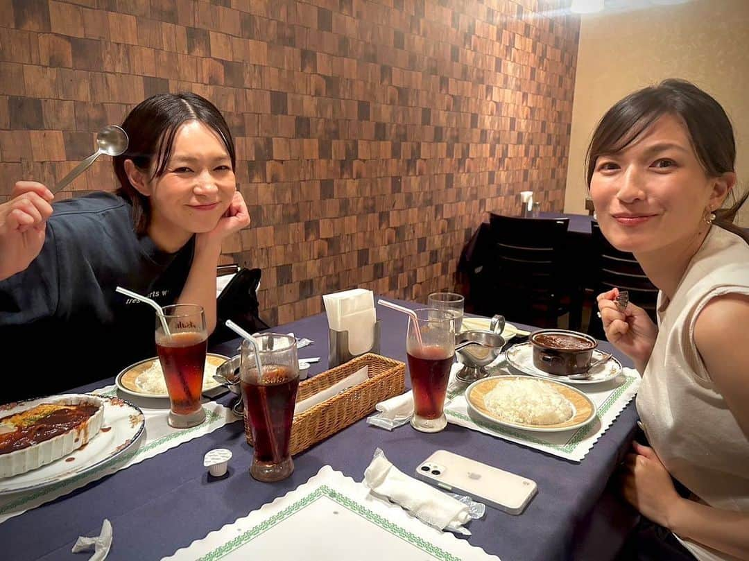 酒井瞳のインスタグラム：「イベント終わりに @kana_takeda.19 ご飯🤤  #チキン南蛮 が美味しくて大好きなお店 #ビストロアデン   いつもならチキン南蛮を迷わず頼むのですがこの日は  ここのお店もう一つのおすすめメニュー  #ハンバーグ アデン風  ハンバーグに甘めのデミグラスソースにパスタ目玉焼きチーズがたっぷり入った  ボリューム満点の逸品💯  あぁぁ、美味しい🤤  美味しい物は幸せを運んできますなぁ  #宮崎 #宮崎グルメ #宮崎ランチ #宮崎ディナー #レストラン #郷土料理」