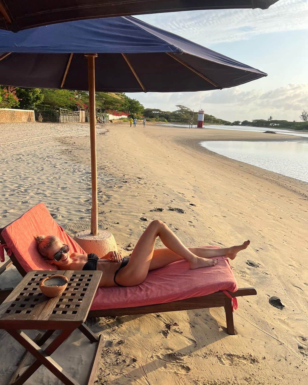キャロライン・ダウルのインスタグラム：「last photos from Lamu 🇰🇪🫶🏻🥹」