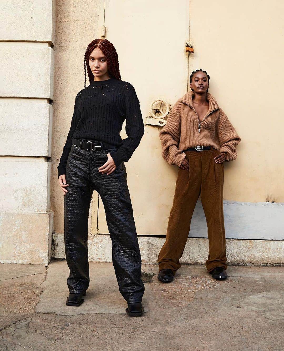 エイティーズのインスタグラム：「For the Fall Winter 2023 campaign, EYTYS have landed in Accra, the Ghanaian capital set on the shores of the Gulf of Guinea. Rayan and Rashida captured by David Nana Opoku Ansah.  Photographer: @cozyshrt  Stylist: @etchell_  Hair: @wild_moon  Makeup: @judahsmakeover_  Production: @elinam.yaa  Models: @rayan.elz @shidamamudu  BTS photographer: @kaykwabia  Stylist assistant: @kweku_yeboah1」