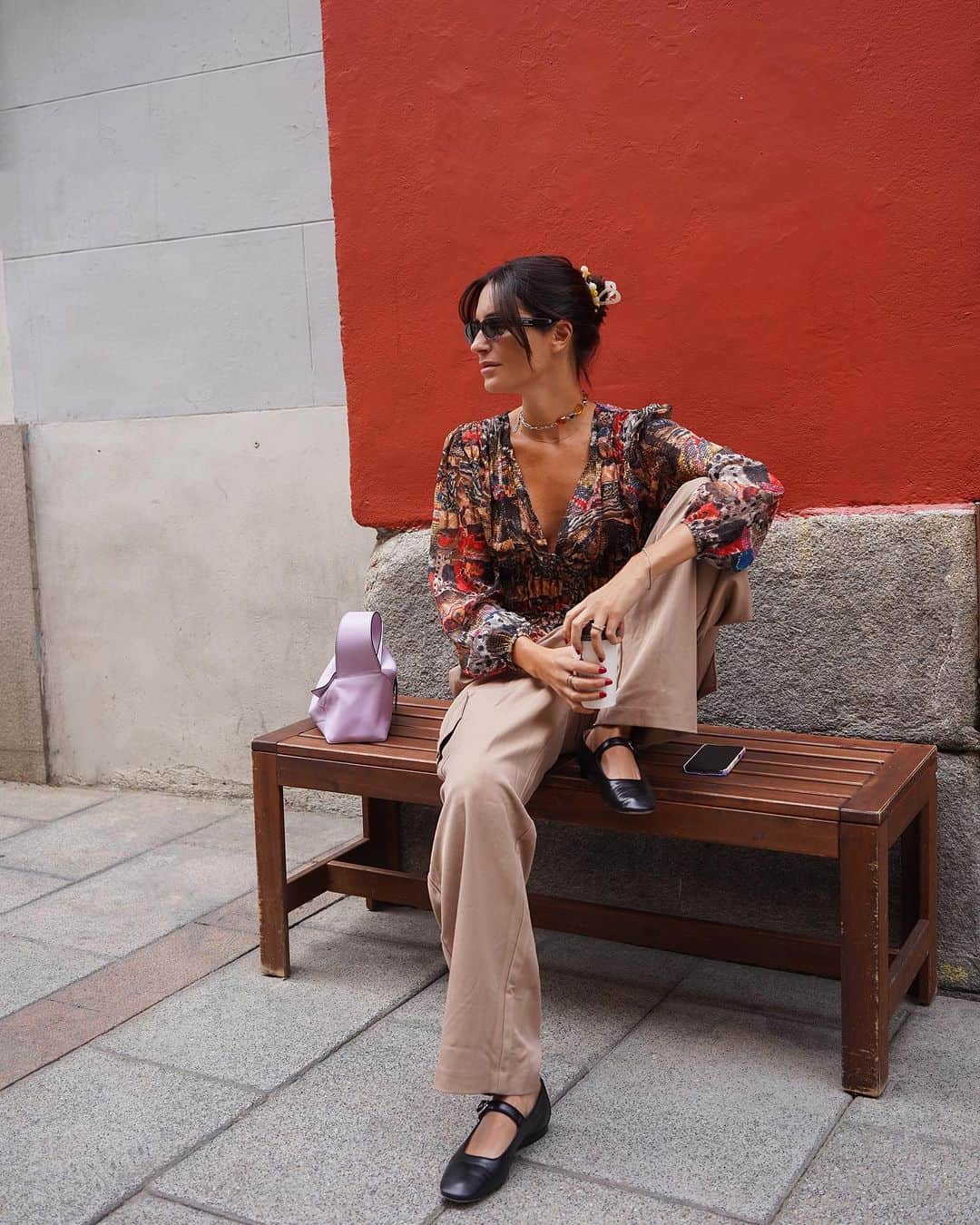 のインスタグラム：「Back in the city. Grabbing some fuel ⛽️ between meetings- exciting months ahead 💥  wearing @desigual   #NewDesigual」