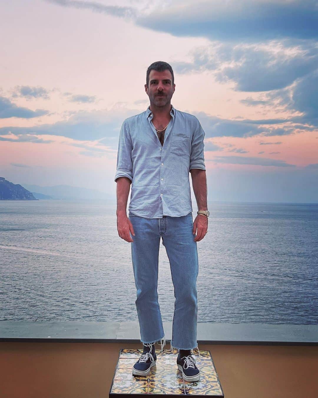 ザカリー・クイントのインスタグラム：「mozzafiato and me…」