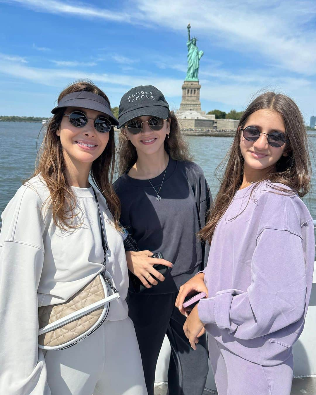 ナンシー・アジュラムのインスタグラム：「Exploring the city that never sleeps with my best friends🌆👩‍👧‍👧✨ #NYCadventures #TegyNenbeset #Family #NancyAjram」