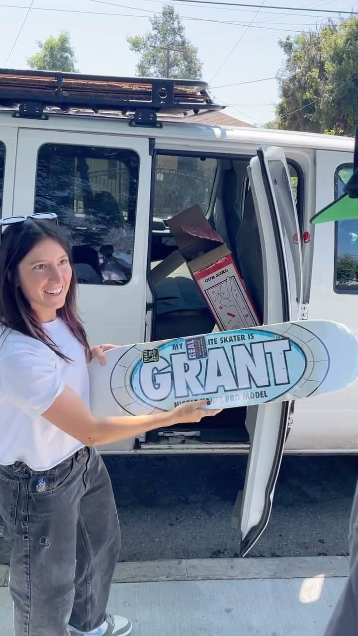 ニコル・ハウゼのインスタグラム：「Officially letting @downsouthinhell know he’s my favorite skater with this surprise pro guest model for @realskateboards If you don’t know now you know!! GRANT🗣️🗣️🗣️ #allhailgrant #18」