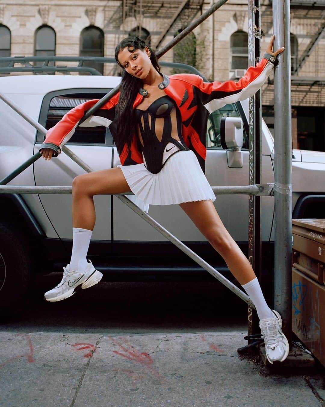 Nike Womenさんのインスタグラム写真 - (Nike WomenInstagram)「When it comes to style, designer Sami Miro (@samimiro) strives for “perpetual innovation and unexpected creativity.” Her looks are filled with striking juxtapositions, as she reimagines both feminine and masculine pieces 💫    Sami is expanding the definitions of dress – wherever she goes ❤️」9月7日 4時00分 - nikewomen