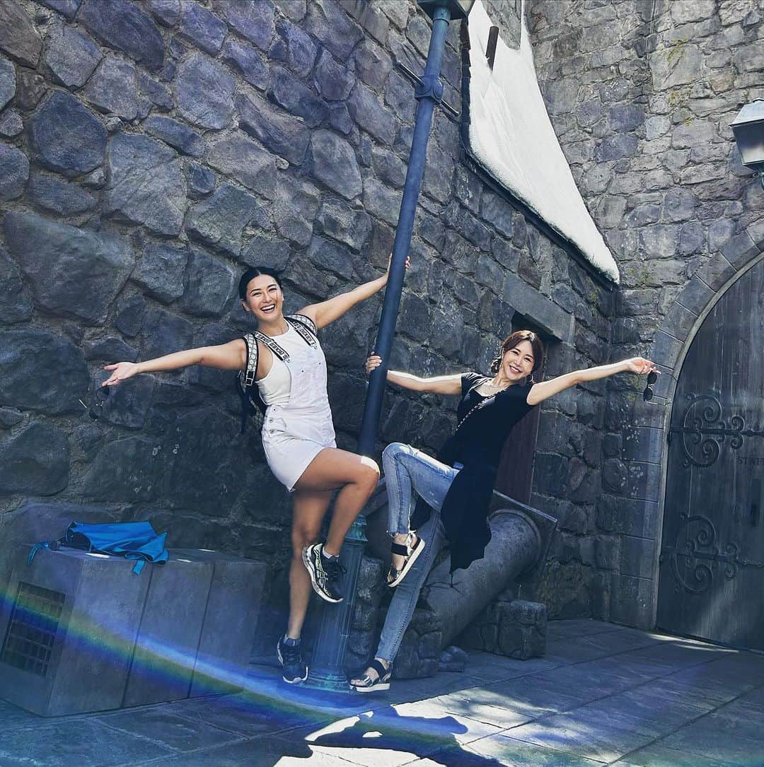 矢吹春奈のインスタグラム：「Harry Potter world at Universal Studios in Hollywood with Eriko.  2023.8.31」
