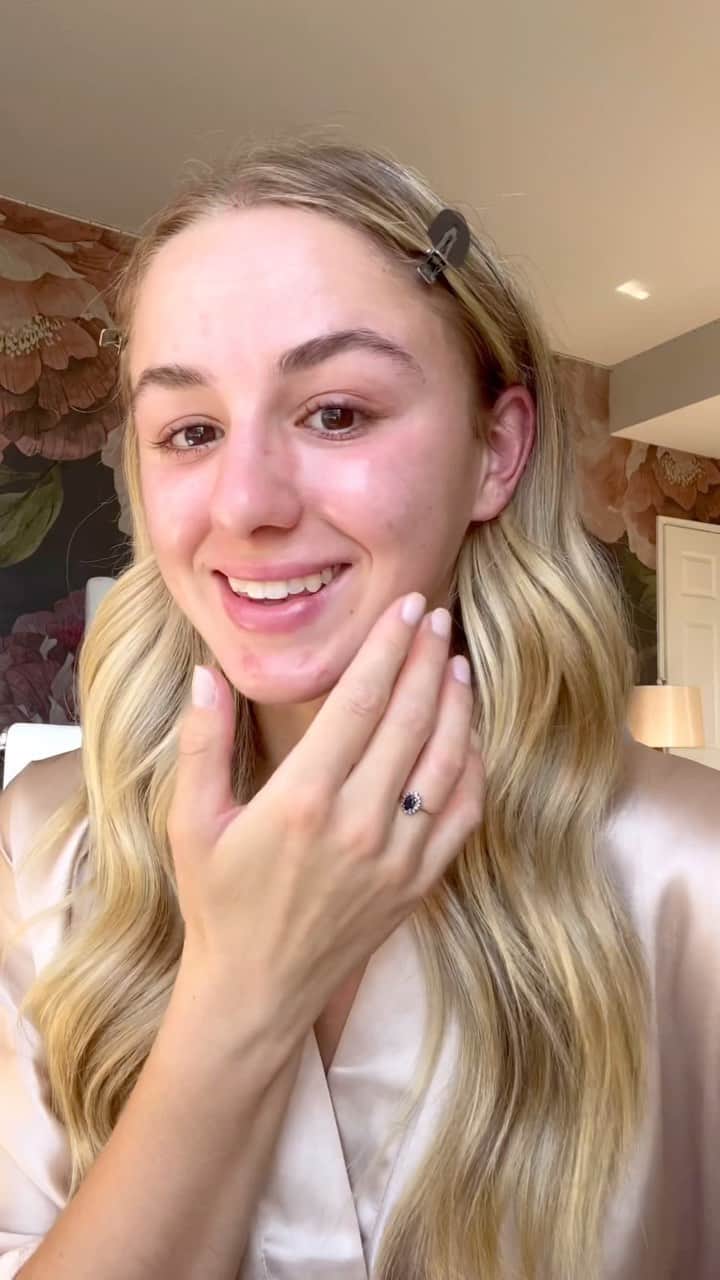 クロエ・ルーカジアックのインスタグラム：「I’m so happy I can start to focus on the glow 🫶🏻 #olepartner @olehenriksen」