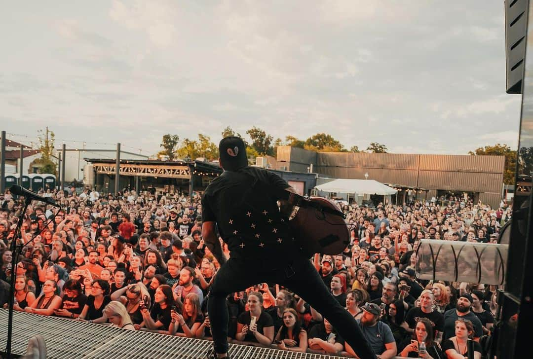 ジャスティン・ヒルズさんのインスタグラム写真 - (ジャスティン・ヒルズInstagram)「Tour has begun. Thanks for a great time Alabama! Photos: @nickalausstafford」9月7日 4時12分 - justinnfjk