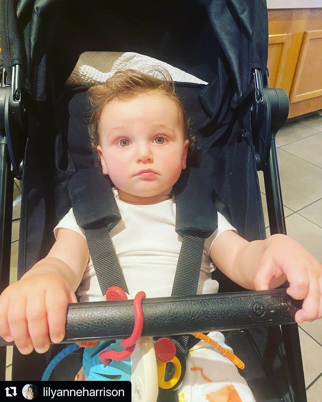 ピーター・ファシネリのインスタグラム：「One of the most exciting things about being a Dad again are the latest devices that help parents. This stroller is a game changer. Can’t imagine life without it.   Thanks @cybex_usa @cybex_global for putting the stroll in stroller and “reinventing the wheel”. Life is full of uphills and the Cybex ePriam and cloudQ system makes the journey easier while also giving us comfort knowing our little guy is safe. I think you can tell by the pics how much he loves it too.  🙏🙏🙏  #Repost @lilyanneharrison with @use.repost ・・・ What a year. 🤍 When I became a mom, as they often do, my priorities shifted in a major way and my baby’s safety became priority number 1. I can’t tell you what a gift it’s been to know from the first day we brought Jack home in his car seat that he was as safe as he could possibly be in the Cybex ePriam and cloudQ system. Our stroller and car seat may now be covered in sunscreen, spit up, food (and some other things 😂), but that’s because we have loved them well, at every stage, and continue to use them daily. Thanks @cybex_usa @cybex_global for giving us Jack’s favorite ride ✨it’s been a comfy year!  @cybex_global  @cybex_usa  @lindsayluv  #cybex #cybexepriam #cybexcloudq」
