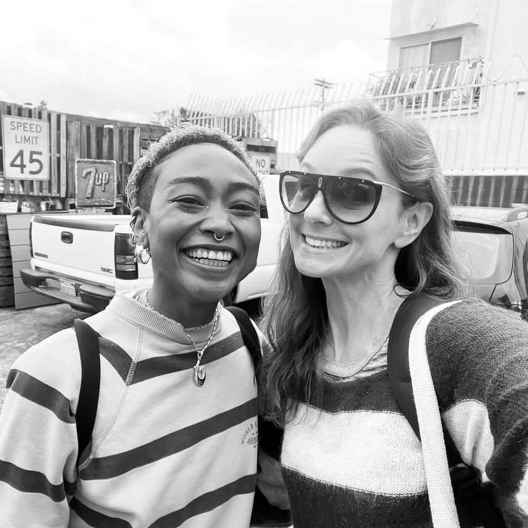 サラ・ウェイン・キャリーズのインスタグラム：「i love her so much i will post the worst pix of me ever (filtered 😂) just cuz i wanna love on her.  : @tatigabrielle came on to help me break story & envision the #aftershockpodcast season this year.  her light & brilliance brought complexity, nuance & spirit to this season. she gave me the courage to take bigger swings than i ever would have. plus her voice work is 💯  . love you, tati. will be silly and subversive with you any time 💥  . ep 7 out today 😘」