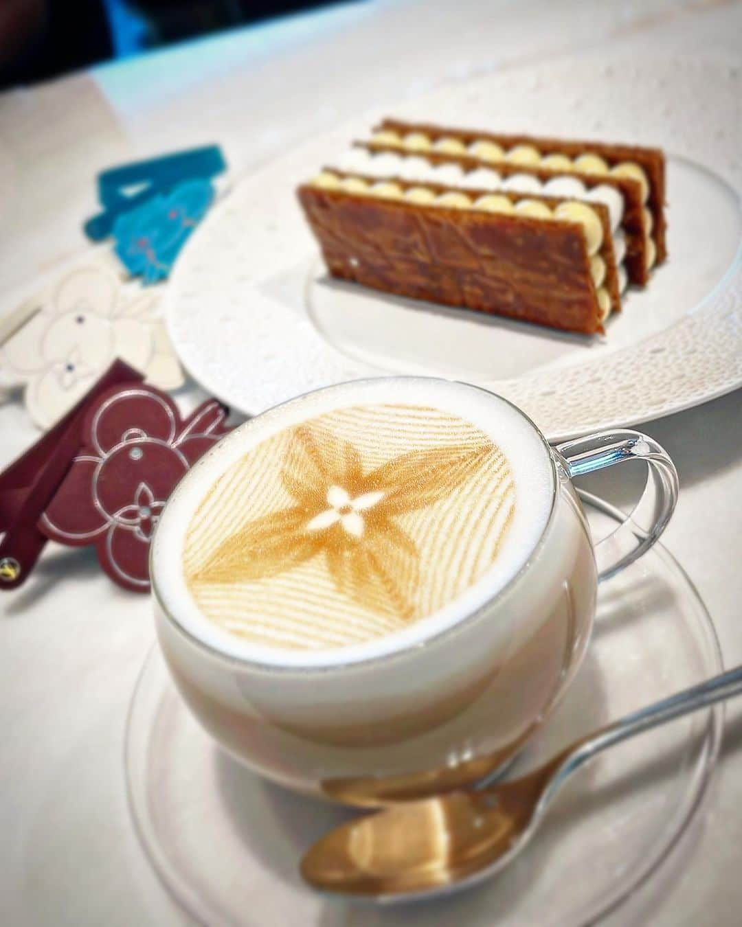 明星優花さんのインスタグラム写真 - (明星優花Instagram)「ヴィトンのラテアート☕️可愛い❤️  #ヴィトン #ルイヴィトン #女子会  #女子会最高 #女子力 #女子力アップ  #女子力向上委員会  #女子力高め  #女子力あげたい  #カフェ #カフェ巡り  #カフェ好き  #カフェランチ  #カフェラテ  #カフェ好きな人と繋がりたい  #カフェスタグラム　 #cafe #東京女子部 #インスタ女子 #インスタグルメ #インスタグラマー #インスタ映え #インスタ映えスポット  #インスタ映えスイーツ  #インスタ映えカフェ  #インフルエンサー #TikTok #女社長 #女性起業家」9月8日 18時00分 - yuka1219yuka