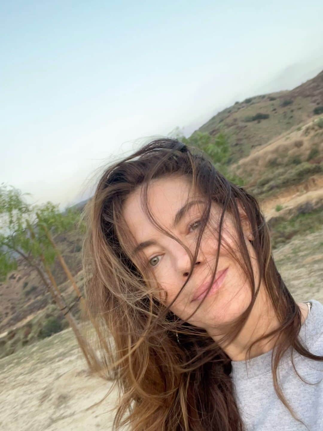 のインスタグラム：「Stay gold. 🫶」