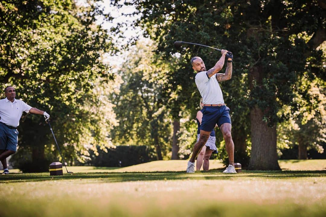 セオ・ウォルコットのインスタグラム：「Amazing time at The Frogmore Golf day 2023 @willowfoundation 🏌🏽‍♂️」