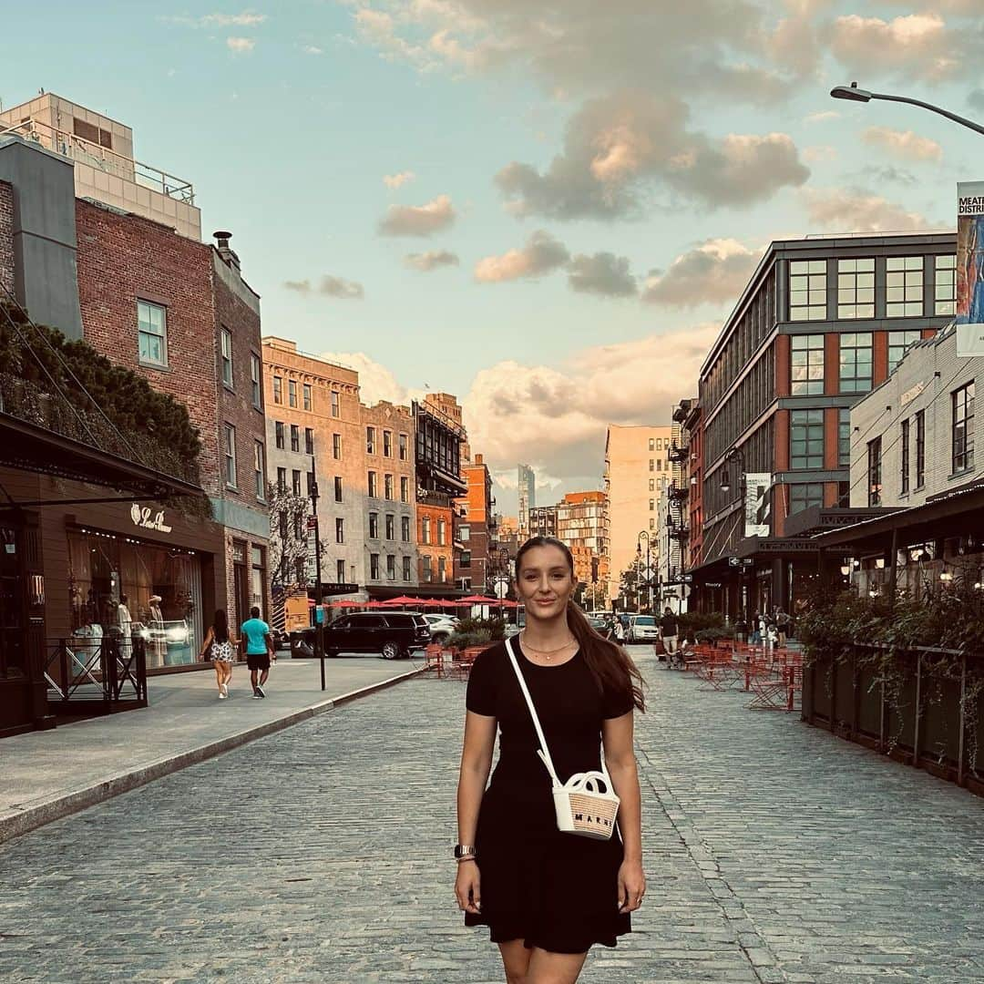 ローラ・ロブソンさんのインスタグラム写真 - (ローラ・ロブソンInstagram)「Last day at US Open for me. 3 weeks of work, humidity and traffic but I loved every minute🗽 till next time NYC」9月7日 5時01分 - laurarobson5