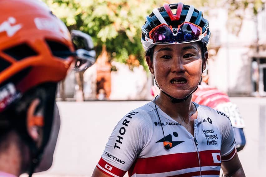 與那嶺恵理のインスタグラム：「😰 Finish line face of stage 2 @tourdelardechefeminin  . . We were all in for the sprint but last 500m was unexpected ⚠️and no organized/safe road 🚫 so we missed to sprint unfortunately. But always safety is first. Luckily we are all okay so try again tomorrow 😤  Wish some riders caught bad crash okay 🤞🏻 . . 📸: @oskarsbrook  #今日のエリさん　#HumanPoweredHealth」