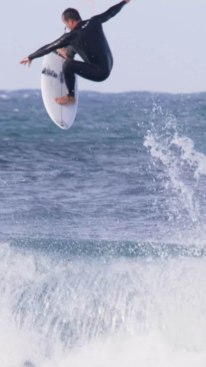 のインスタグラム：「Fueled by @rivvia.projects @oakley @fcs_surf @sunbum @jsindustries1  📹 @jimmylees」