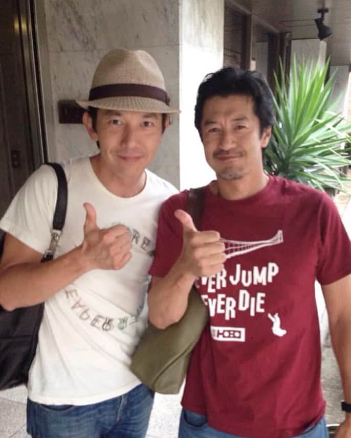 のインスタグラム：「出会って間もない頃の冨家パイセンと私。 10年前かな？あの頃僕らは若かった。 冨家さんがパーソナリティを務めるラジオに出れるのも感慨深いです。  “ノリ坊ちゃんねる”、本日16:00からです！出演中はご質問も受け付けるみたいなので、是非ともご視聴、コメントくださいませ☺  azzurri-fm.com」