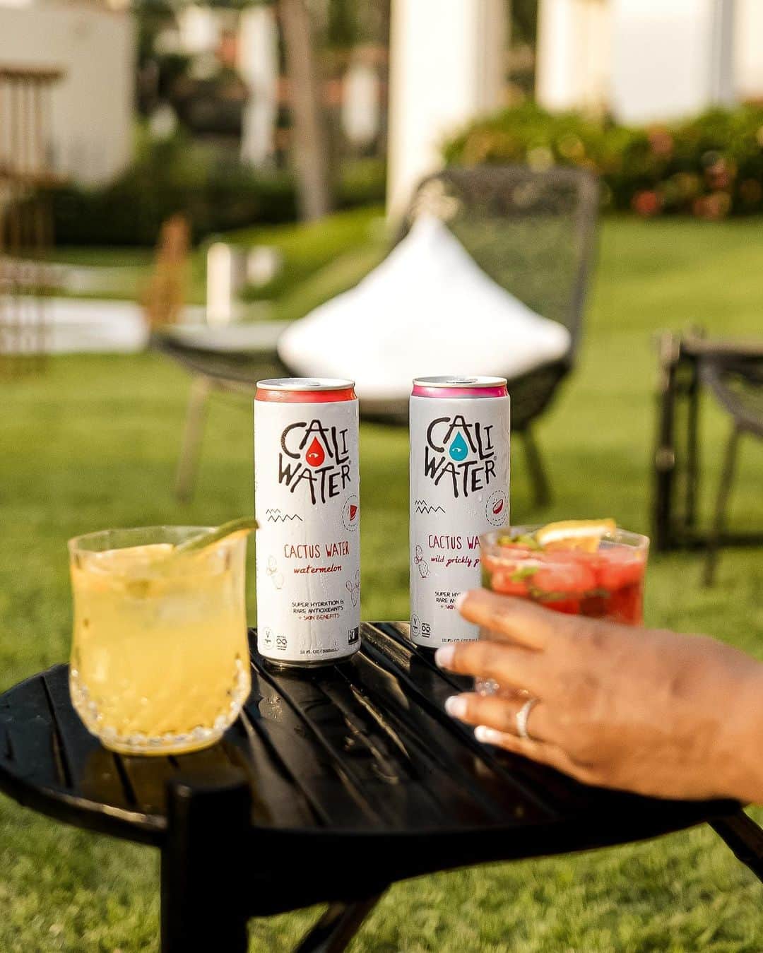 ヴァネッサ・ハジェンズのインスタグラム：「Discover the unique spirit of the desert in a sip at Grand Velas Riviera Nayarit! Introducing our new cocktail menu, inspired by cactus flavors.  Get a taste of the extraordinary, brought to you in collaboration with @caliwater, a brand endorsed by celebrities @vanessahudgens and @olivertrevena. Cheers to an adventure of flavors!  📷: @in.joyphotography @momminwithmichelle  #DesertInspiredSips #CaliWater #GrandVelasRivieraNayarit #MyVelasExperience #GrandVelas #VelasResorts #FeelsLikeMagic」