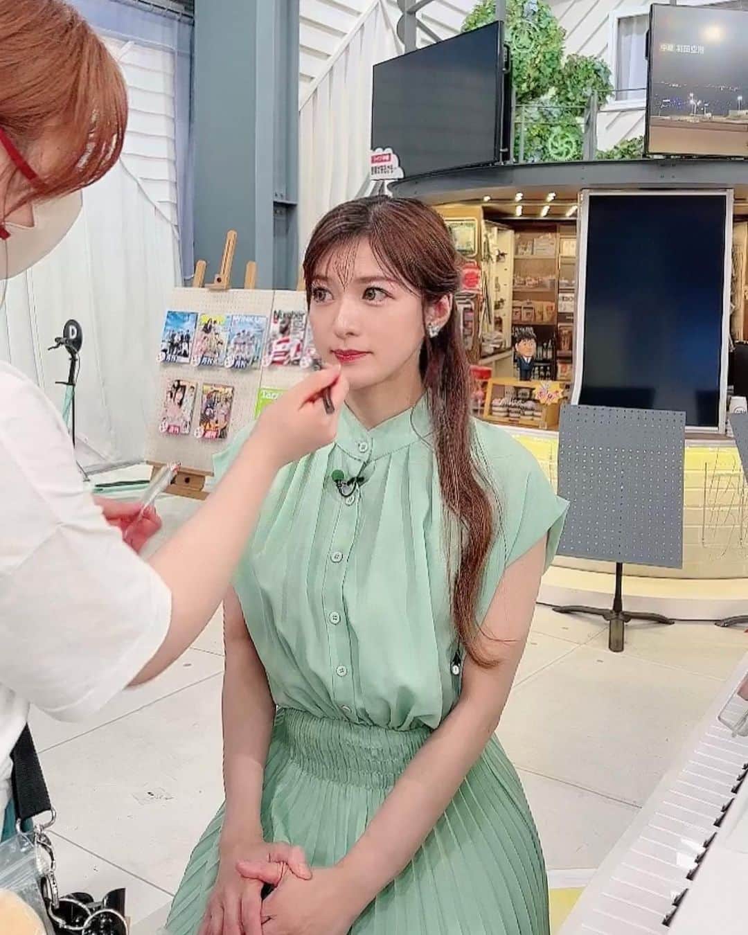 のインスタグラム：「おはようございます💓 　 今朝のお目覚めいかがですか？ TBS「THE TIME,」出演してます🤗  今朝はマスカット色ドレス👗  そして4時台は星野源さんの Family Songでした✨ TikTokにリハ動画あげたよ〜  この後は7:50分過ぎにまた ピアノ弾くよ〜〜見てね🤗💓  今朝の衣装👗✨  ワンピース @wildlily_daikanyama  #thetime_tbs #tbs #thetime #高木里代子 #riyokotakagi  #ピアノ #ピアニスト  #ジャズ #ジャズピアノ #ジャズピアニスト #piano #pianist #jazz #jazzpiano #jazzpianist #youtuber #星野源」