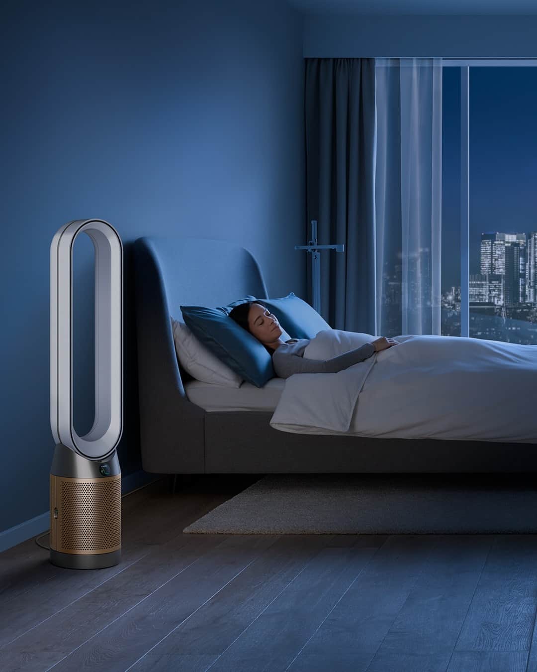 Dysonのインスタグラム：「Struggling to sleep in the summer heat? 💤  As pollution levels and temperatures may rise this season, it's important to take control of your indoor environment. Dyson air purifiers are engineered with Night mode that monitors and purifies, using the quietest settings and dimmed display. To help you enjoy a peaceful slumber.  Discover more using the link in bio.  #DysonPurifier #Heatwave #SummerNights #DysonTechnology」