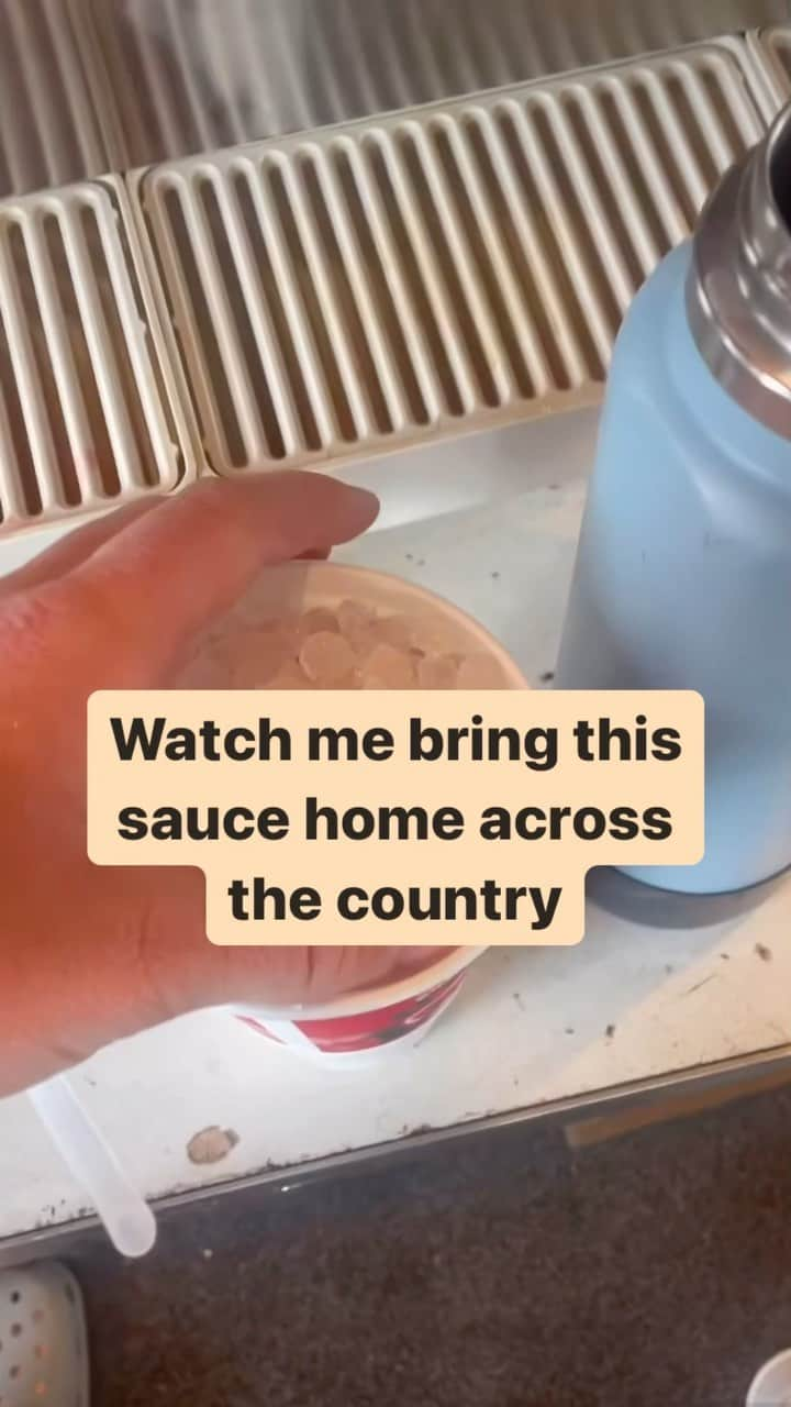 アメリカ運輸保安局のインスタグラム：「We’ve got the proof! Flying Sauce-rs exist…   Are you ready to get out of flavor town, but packing food is tarter than you thought? We’ve sriracha back! We’ll help you learn where all your items go with a quick smattering of knowledge. Ready for the recipe for checkpoint screening success?   🛸If you can pump, squeeze, spread, smear, spray or spill the liquid item, it must be in containers that are 3.4oz or less and all fit within a single, quart-sized resealable bag.    🧊Frozen food items, ice, and/or ice packs needed to keep food cold must be completely frozen solid when presented for screening. If melted, slushy, or presented with water inside the container, it must follow our liquids rule for carry-on bags.   And pesto! You’re now a Pack Smart Genius and ready to dip out. We hope we didn’t lay it on too thick, but if you’re looking to ketchup on more travel tips, visit the link in our bio.   #Sauce #Sauces #Saucey   Video by @_phillipsbrady」