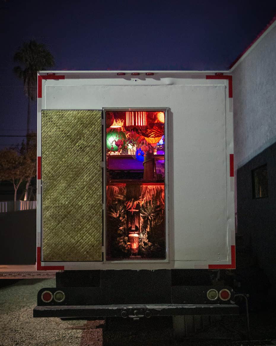 Eater LAさんのインスタグラム写真 - (Eater LAInstagram)「Inside a nondescript truck in a parking lot in Playa Vista, there is an entire tiki universe. Tiki Mirage (@tikimirage) is a fully realized cocktail hangout for small groups, built on lots of color, punchy rum drinks, and a bit of long-lost lore. The secretive experience combines storytelling and bartending in the best ways possible, making it one of the coolest things you can do in LA right now.  Want to experience Tiki Mirage yourself? Click the link in bio to find out how, from Eater LA senior editor Farley Elliott (@overoverunder).  📸: Wonho Frank Lee (@wonhophoto)」9月7日 7時00分 - eater_la