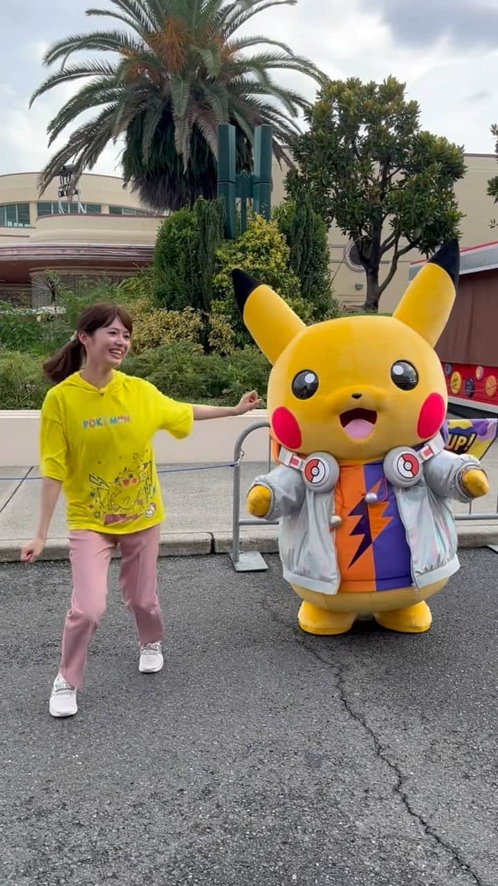 のインスタグラム：「DJピカチュウとも一緒に踊ったり 写真を撮ったりできて テンションが上がった〜〜〜💓😍 また行きた〜い⚡️  #USJ #DJピカチュウ」
