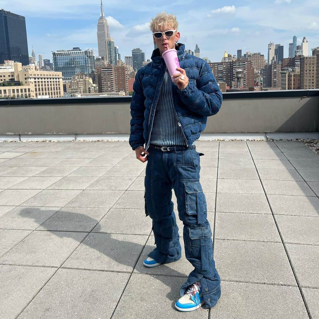 Young Gunnerのインスタグラム：「i wore the first outfit to show summer it couldnt tell me what to do」